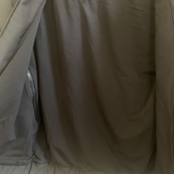 Lululemon Reflective Running Jacket - Size 6 - Picture 10 of 10